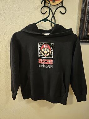 Nintendo Super Mario Boys Black Graphic Pullover [10-12].